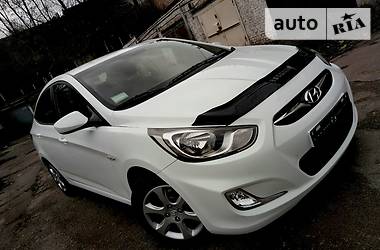 Hyundai Accent 2012