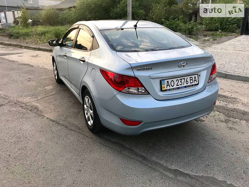 Седан Hyundai Accent 2011 в Мукачевому