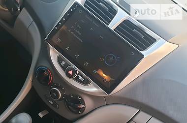 Хетчбек Hyundai Accent 2015 в 