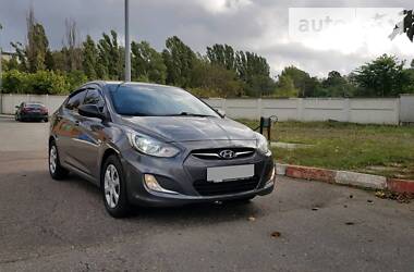 Hyundai Accent 2012