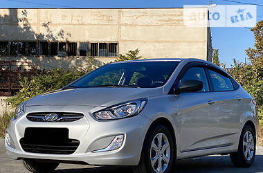 Hyundai Accent 2012