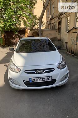 Hyundai Accent 2013