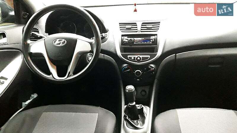 Седан Hyundai Accent 2011 в Ужгороді