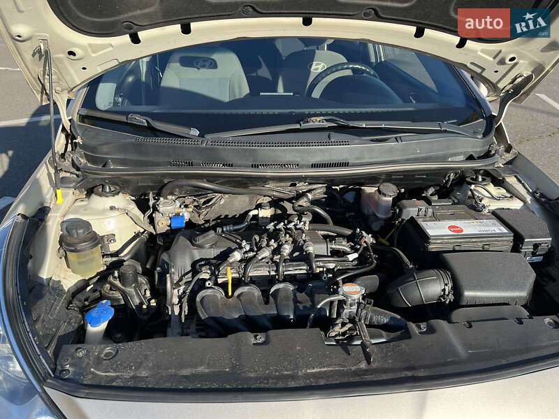 Седан Hyundai Accent 2012 в Кривому Розі