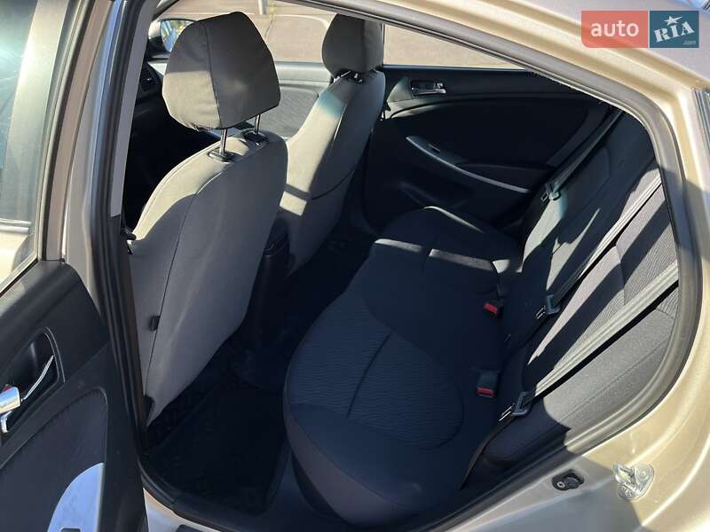 Седан Hyundai Accent 2012 в Кривому Розі