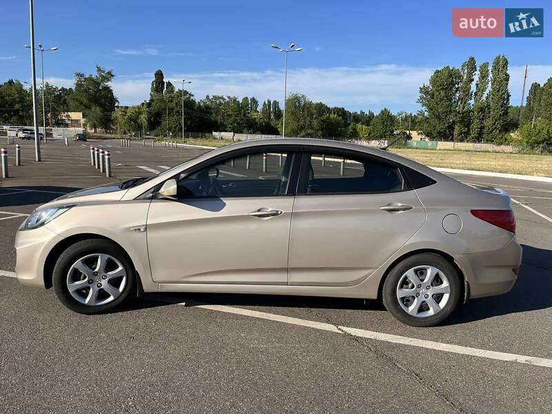 Седан Hyundai Accent 2012 в Кривому Розі