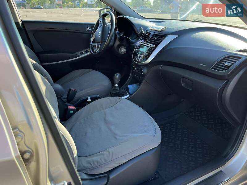 Седан Hyundai Accent 2012 в Кривому Розі