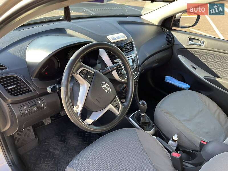 Седан Hyundai Accent 2012 в Кривому Розі