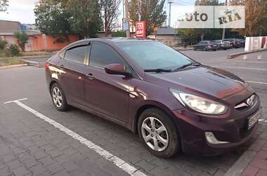 Hyundai Accent 2012