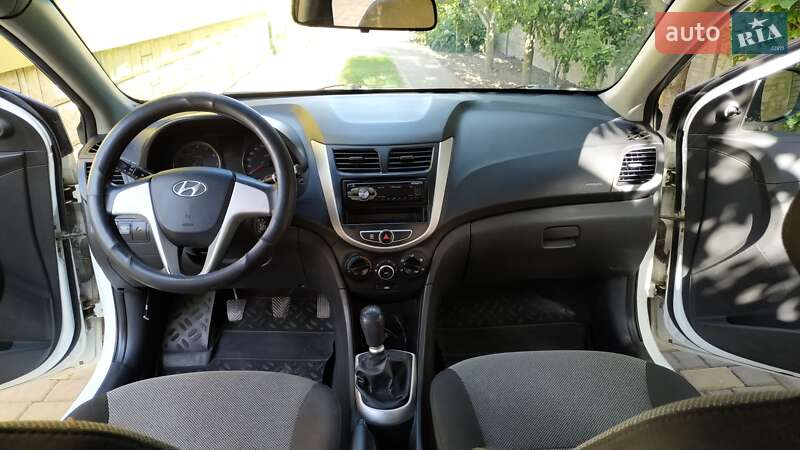 Седан Hyundai Accent 2012 в Костополе