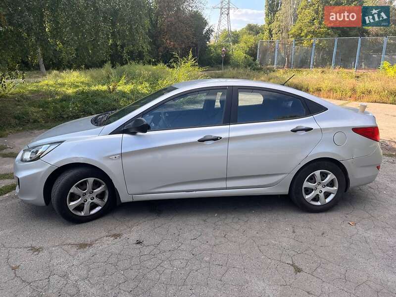 Седан Hyundai Accent 2013 в Кривому Розі