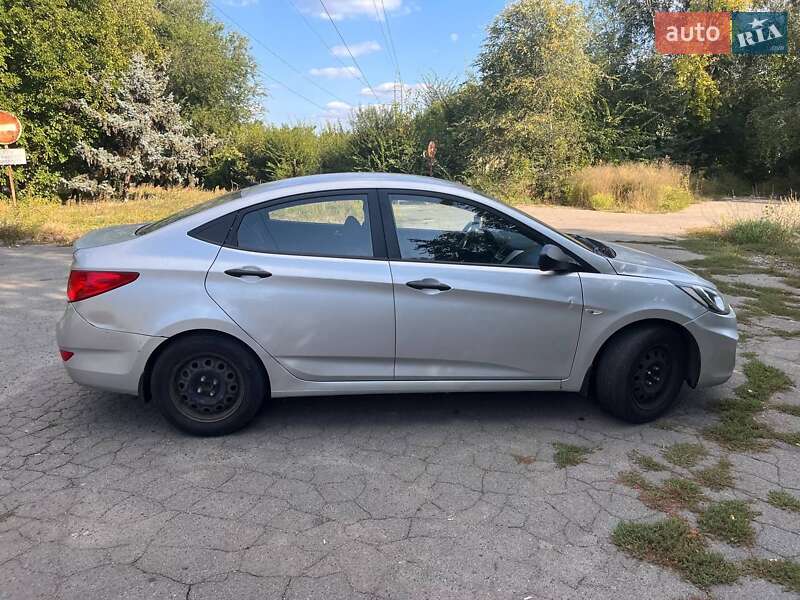 Седан Hyundai Accent 2013 в Кривому Розі