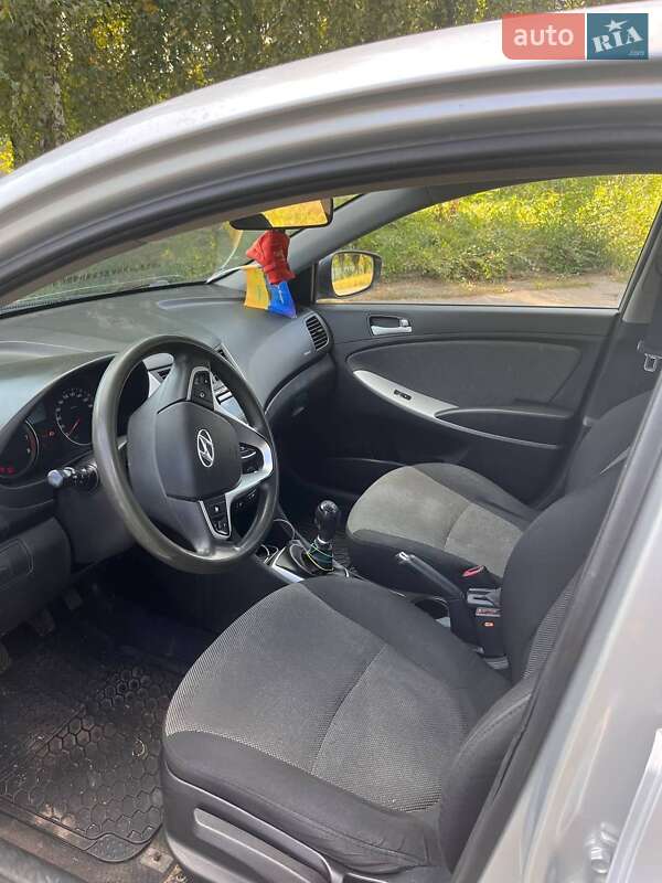 Седан Hyundai Accent 2013 в Кривому Розі