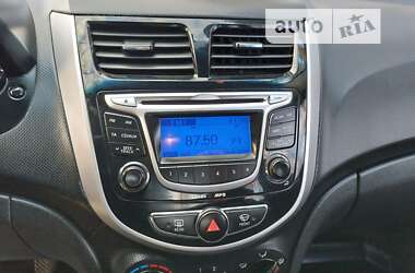 Седан Hyundai Accent 2012 в Лебедине