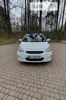 Седан Hyundai Accent 2012 в Стебнику