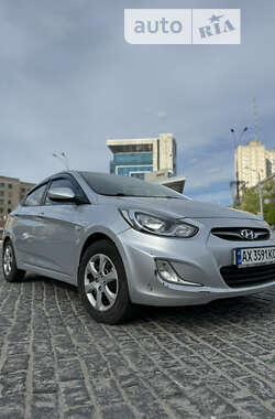 Hyundai Accent 2012