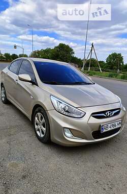Седан Hyundai Accent 2013 в Тростянце