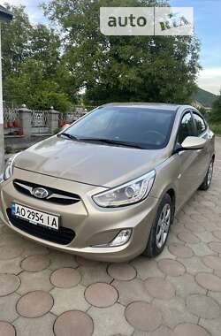 Седан Hyundai Accent 2013 в Тячеві