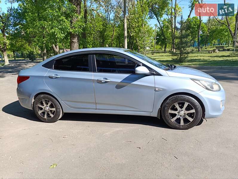 Седан Hyundai Accent 2011 в Покровске