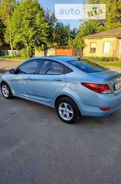 Hyundai Accent 2011