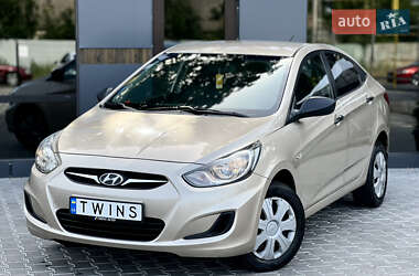 Hyundai Accent 2011