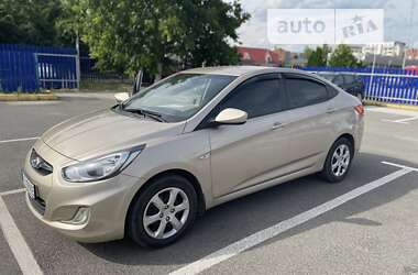 Hyundai Accent 2013