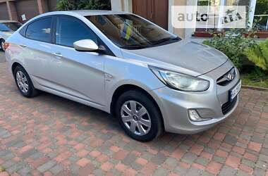 Hyundai Accent 2012