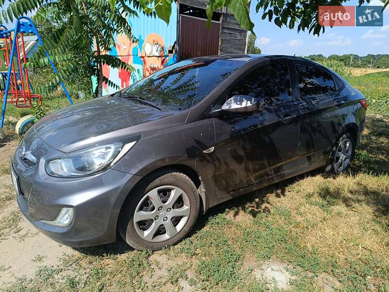 Hyundai Accent 2012