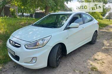 Седан Hyundai Accent 2013 в Острозі