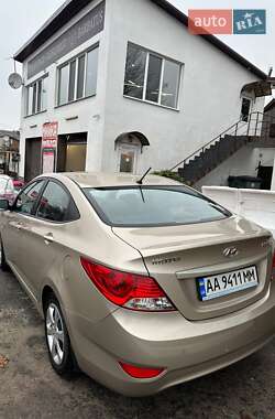 Hyundai Accent 2012