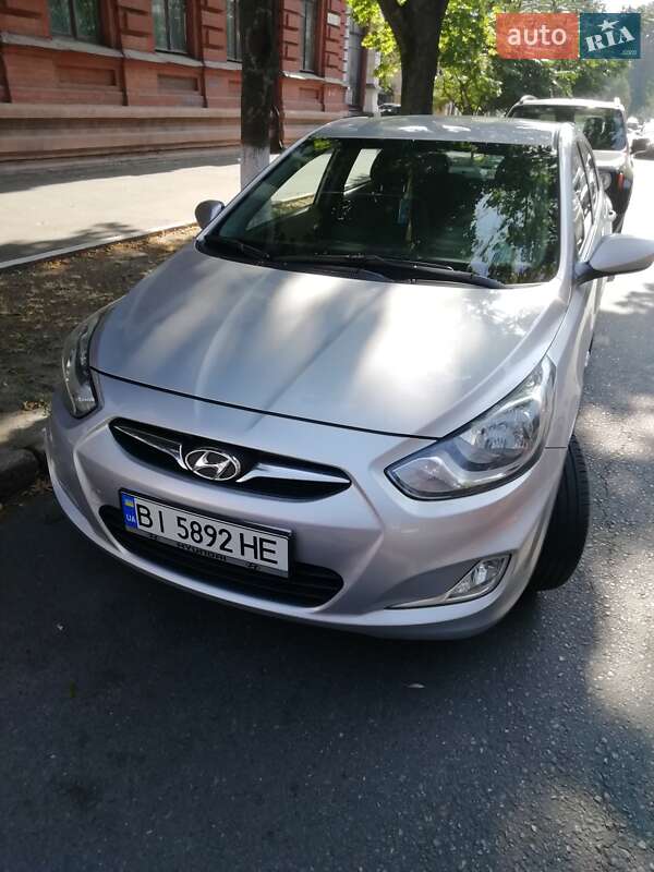 Седан Hyundai Accent 2012 в Карловке