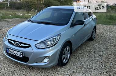 Hyundai Accent 2011