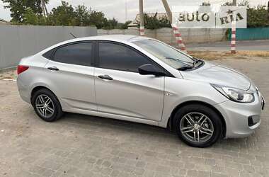 Седан Hyundai Accent 2011 в Козельщине