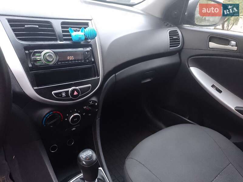 Седан Hyundai Accent 2011 в Днепре