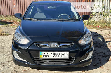 Седан Hyundai Accent 2012 в Ржищеве