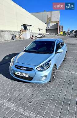 Hyundai Accent 2012