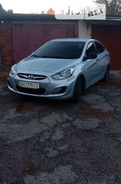 Hyundai Accent 2012