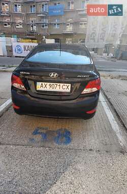 Седан Hyundai Accent 2013 в Ужгороде