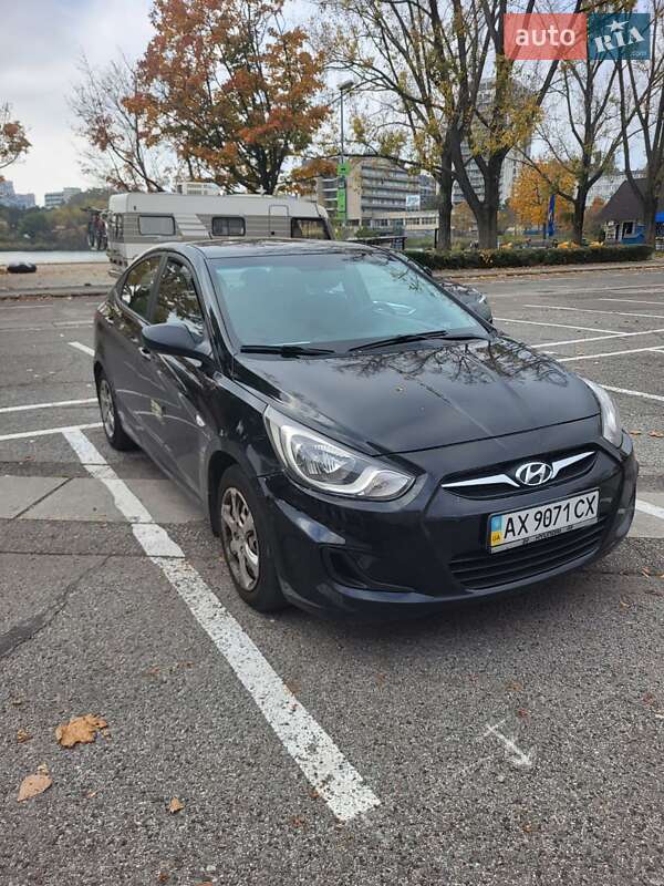 Седан Hyundai Accent 2013 в Ужгороде