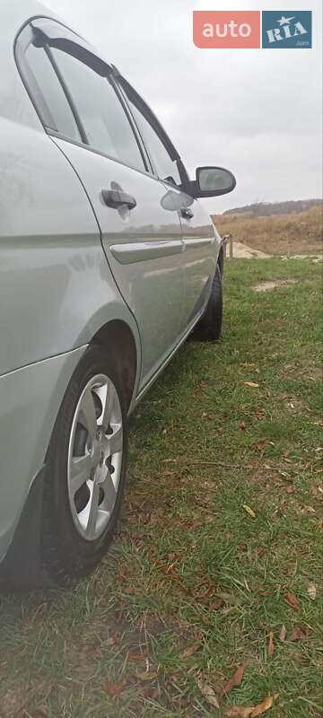 Седан Hyundai Accent 2007 в Ромнах