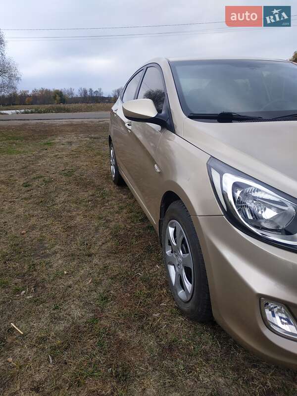 Hyundai Accent 2012
