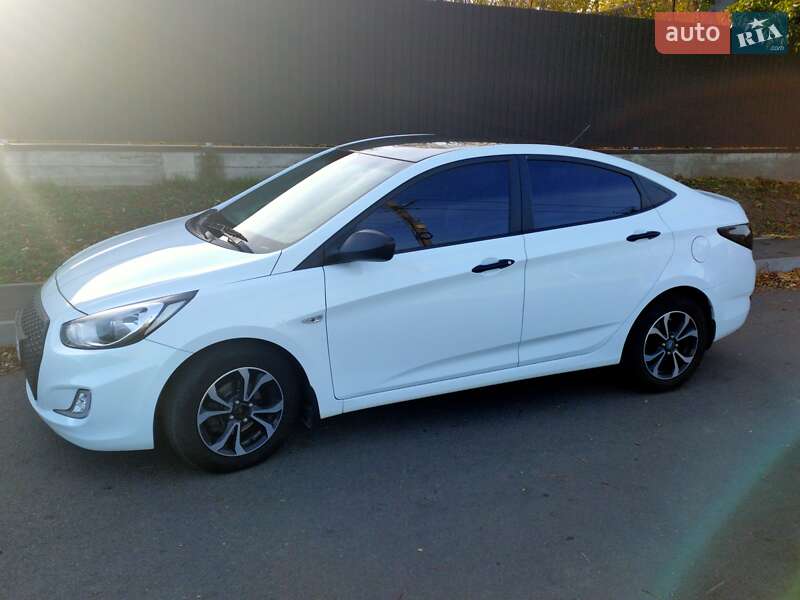 Hyundai Accent 2012