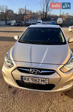 Hyundai Accent 2012 Hyundai Accent 2012