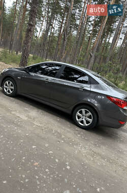 Седан Hyundai Accent 2011 в Лебедине