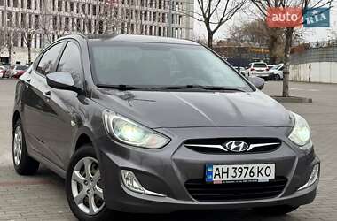 Седан Hyundai Accent 2012 в Днепре