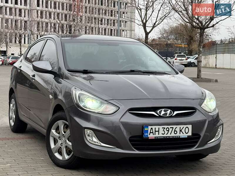 Седан Hyundai Accent 2012 в Днепре