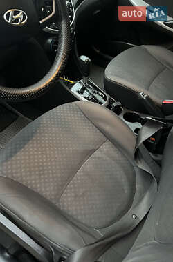 Хетчбек Hyundai Accent 2012 в 