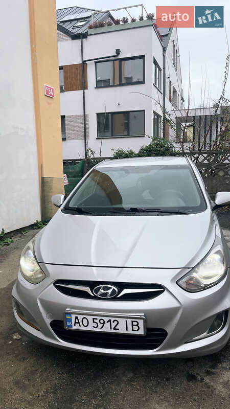 Седан Hyundai Accent 2011 в Ужгороді