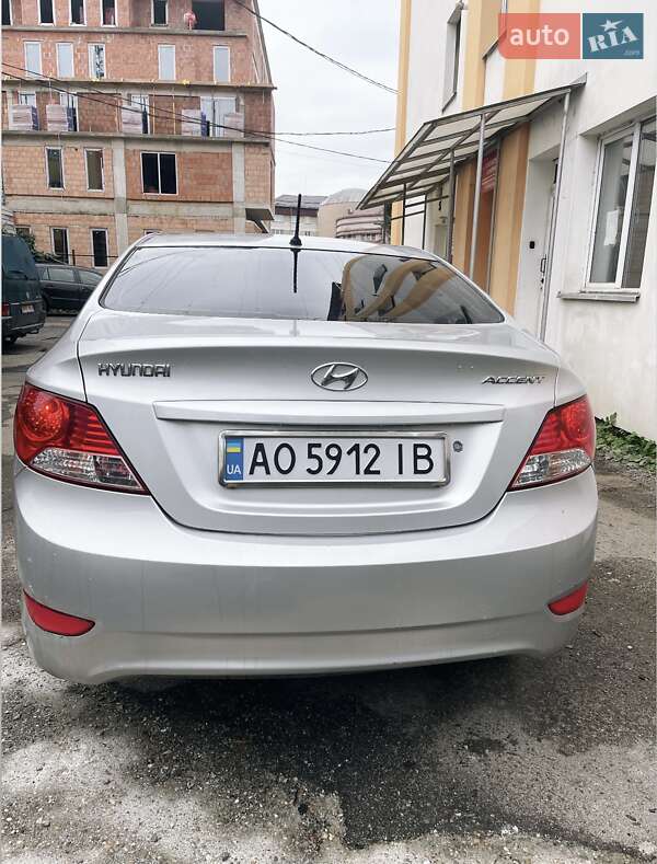 Седан Hyundai Accent 2011 в Ужгороді