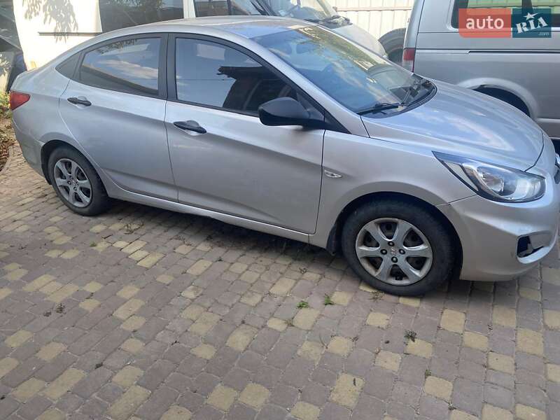 Седан Hyundai Accent 2014 в Львові